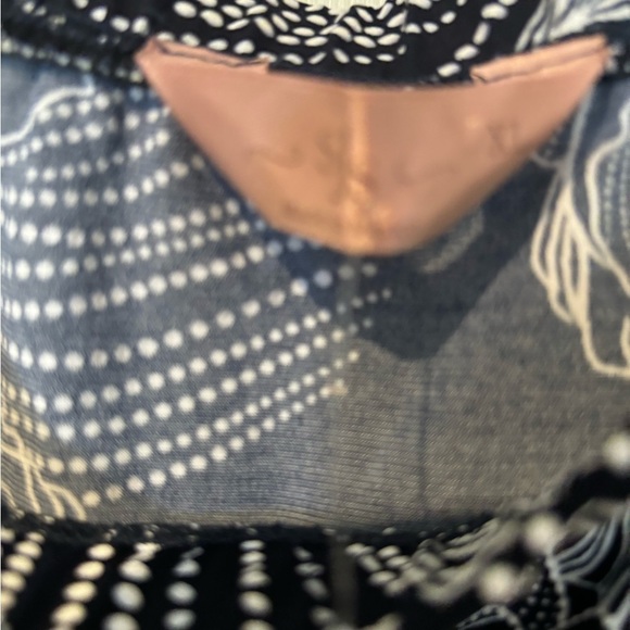 NWOT SJS Navy and White Textured Floral Design Knit Skirt - Picture 4 of 6